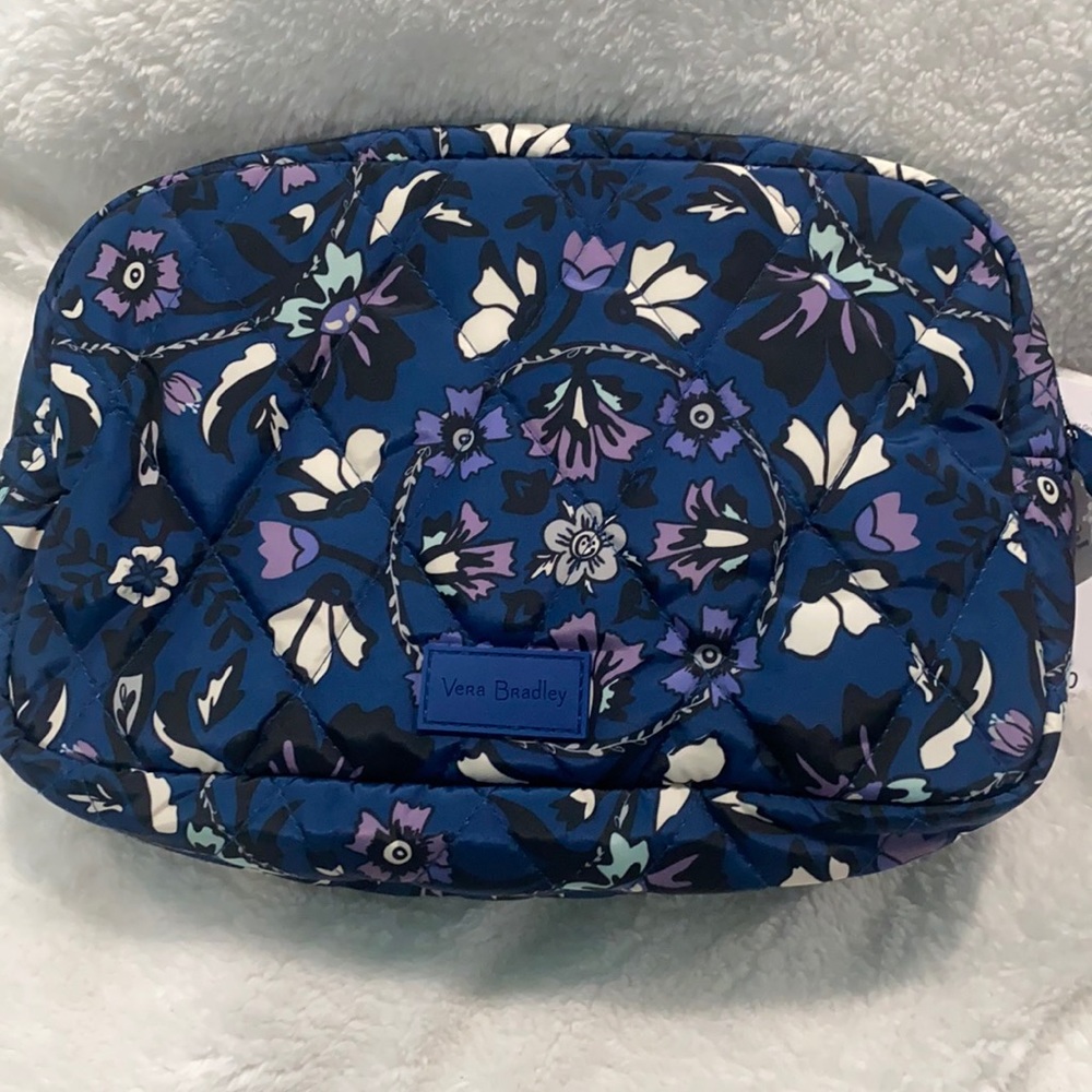 🆕Vera Bradley Ultralight Grand Cosmetic, Fleur Medallion
